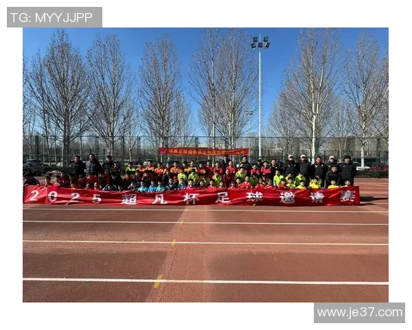 乐动体育足球教练b带你领略足球训练的全新理念与技巧